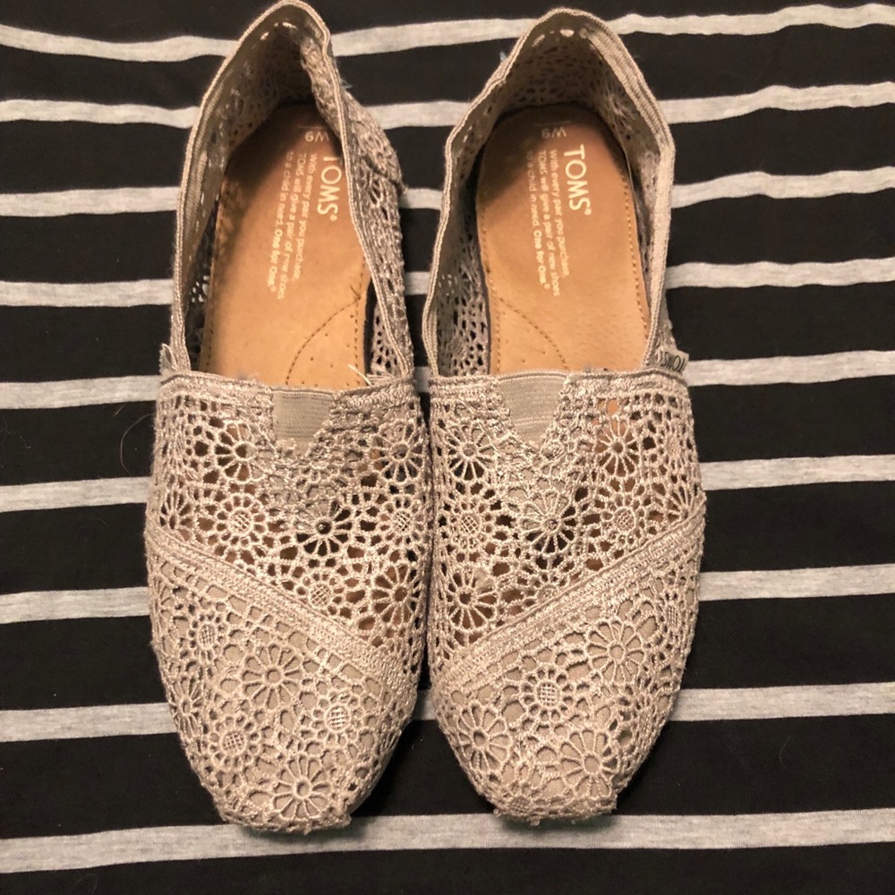 TOMS classic crocheted slip on moccasins in gray